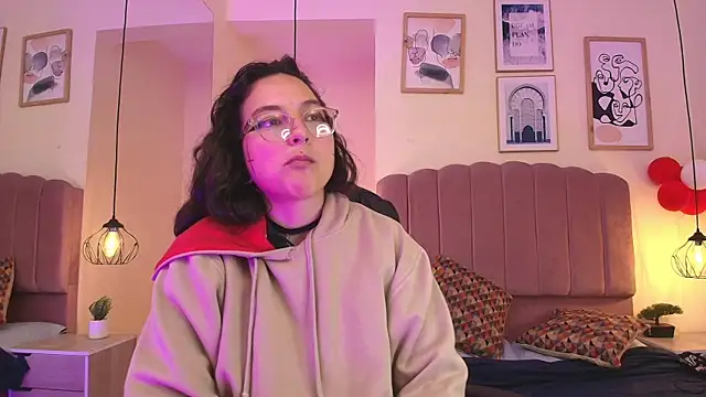 Hanabie  online show from April 18, 2026, 3:20 am