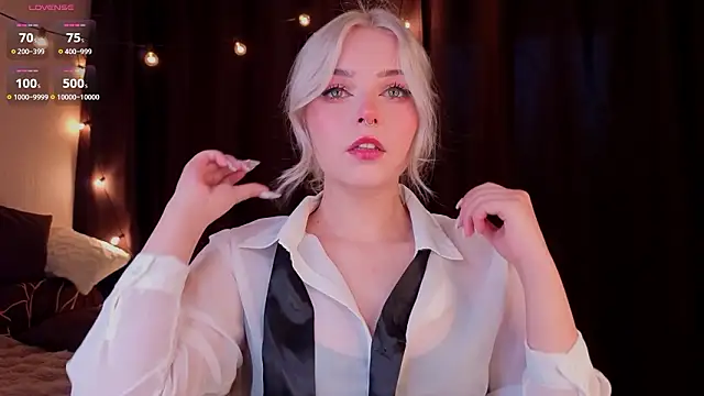 Snapshot of ShyniAlice chatting on February 3, 2026, 3:59 am ShyniAlice online show from February 3, 2026, 3:59 am