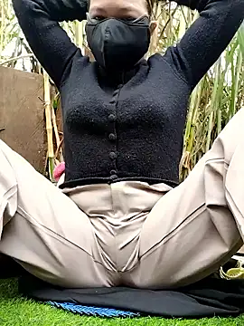 Snapshot of leona118 chatting on February 5, 2026, 1:23 am leona118 online show from February 5, 2026, 1:23 am