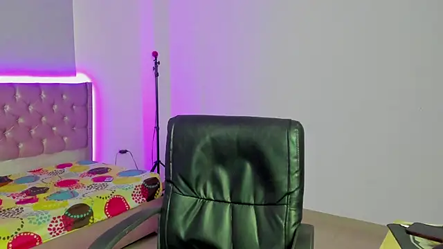 Snapshot of kitty_violet11 chatting on March 31, 2026, 10:34 pm kitty violet11 online show from March 31, 2026, 10:34 pm