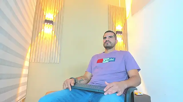 Snapshot of Arthur_howard chatting on January 13, 2026, 3:54 am Arthur howard online show from January 13, 2026, 3:54 am