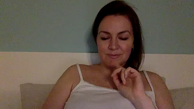 Ivoryne online show from April 11, 2026, 9:40 pm