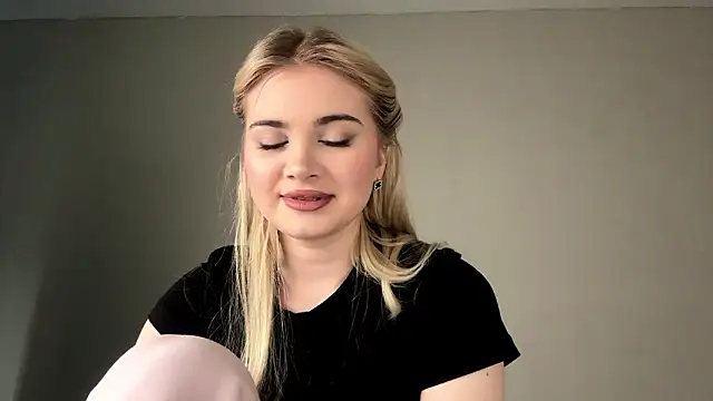 KariJarecke online show from February 17, 2026, 1:08 pm