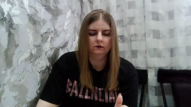 DarkRose0104 online show from April 1, 2026, 7:20 am