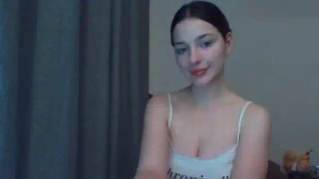 EvelineMagnetic online show from June 12, 2026, 8:17 pm