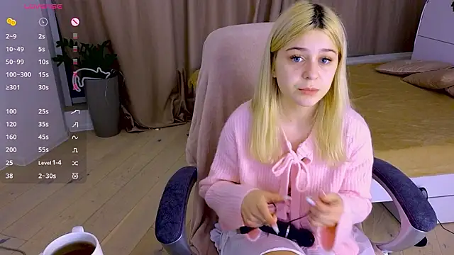 ApheliaStar online show from February 5, 2026, 4:03 pm