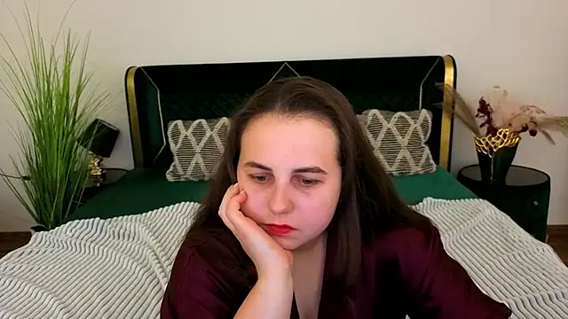 MikaFoxy online show from May 12, 2026, 5:48 am