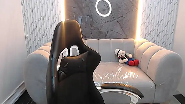 Snapshot of Clhoe_b chatting on January 16, 2026, 7:51 pm Clhoe b online show from January 16, 2026, 7:51 pm