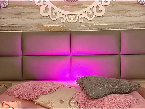 Snapshot of Little_Mayy chatting on February 4, 2026, 12:55 pm Little Mayy online show from February 4, 2026, 12:55 pm