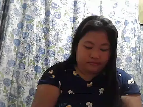 Snapshot of pinay_rose14 chatting on February 8, 2026, 11:35 pm pinay rose14 online show from February 8, 2026, 11:35 pm