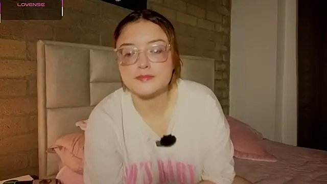 Snapshot of Mia_Franklyn chatting on May 8, 2026, 12:25 am Mia Franklyn online show from May 8, 2026, 12:25 am