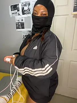 Snapshot of lil_badForYou chatting on April 18, 2026, 6:10 pm lil badForYou online show from April 18, 2026, 6:10 pm