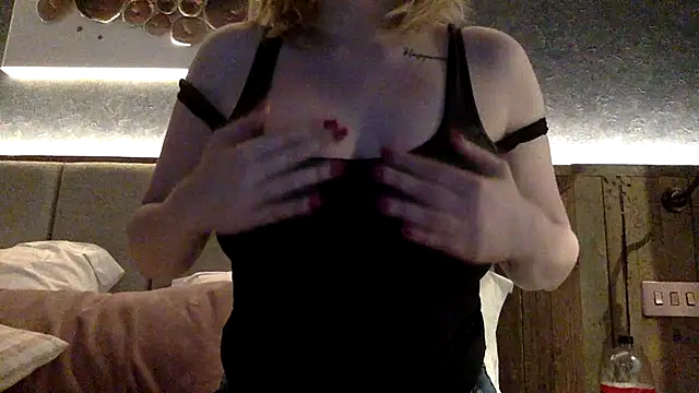 SydneyNoir online show from January 19, 2026, 8:18 am