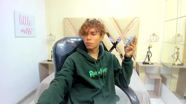 Anyelo Twink online show from February 15, 2026, 1:10 pm