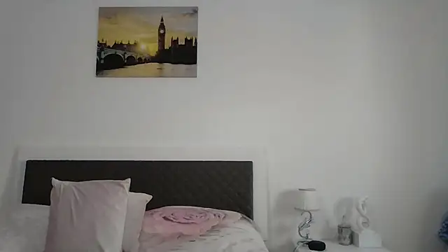 Clara1986 online show from May 13, 2026, 2:13 pm