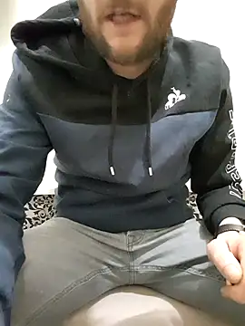 Snapshot of 80julien chatting on February 7, 2026, 3:36 am 80julien online show from February 7, 2026, 3:36 am