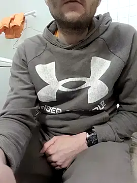 Snapshot of 80julien chatting on February 24, 2026, 12:44 am 80julien online show from February 24, 2026, 12:44 am