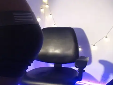 CherryH0ttie online show from April 8, 2026, 4:03 am