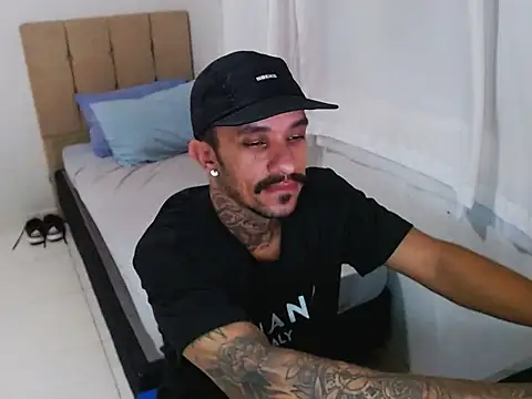 Snapshot of lipegonzalezz chatting on February 12, 2026, 2:44 am lipegonzalezz online show from February 12, 2026, 2:44 am