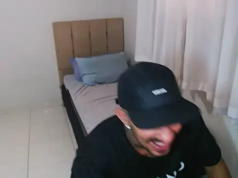 Snapshot of lipegonzalezz chatting on February 12, 2026, 3:23 pm lipegonzalezz online show from February 12, 2026, 3:23 pm