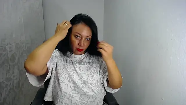 soyElena46 online show from May 19, 2026, 11:28 am