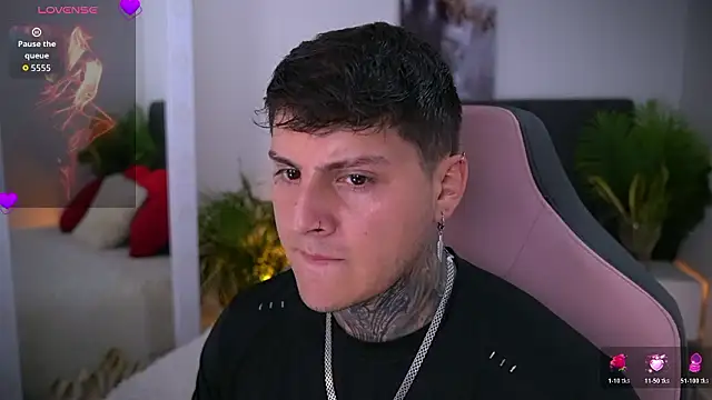 Snapshot of goldenatlasX chatting on February 7, 2026, 7:55 pm goldenatlasX online show from February 7, 2026, 7:55 pm