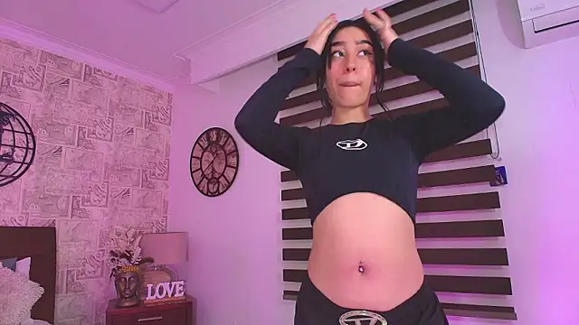 emily clarkk  online show from January 31, 2026, 7:56 pm