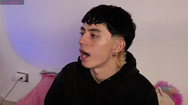 Maiky Cooper01 online show from March 21, 2026, 1:26 pm