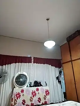 Juguetonafogosa5 online show from March 15, 2026, 8:27 pm