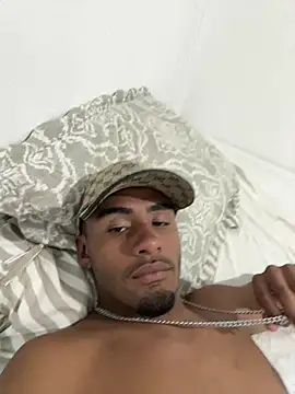 Otavio 01 online show from January 12, 2026, 1:01 am