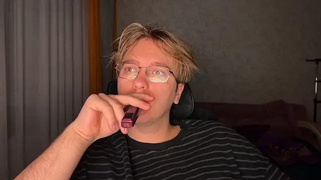 Snapshot of HairyVit chatting on February 3, 2026, 4:10 am HairyVit online show from February 3, 2026, 4:10 am