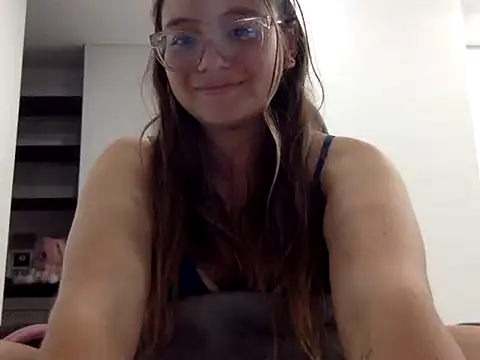 LOLA R  online show from February 3, 2026, 2:53 am