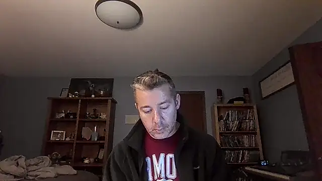 Snapshot of chrisw8140 chatting on February 18, 2026, 2:02 pm chrisw8140 online show from February 18, 2026, 2:02 pm