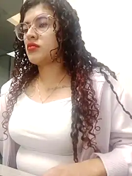 curlyheat online show from April 30, 2026, 1:07 pm