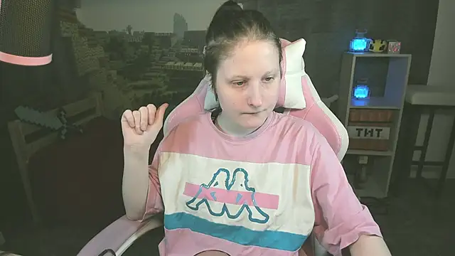 Snapshot of KiraDuvall chatting on February 14, 2026, 5:02 pm KiraDuvall online show from February 14, 2026, 5:02 pm