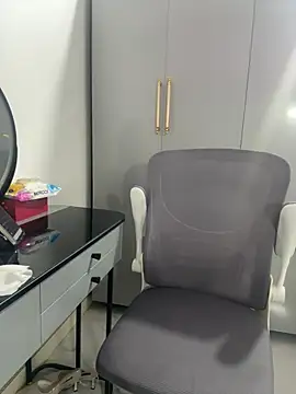 Snapshot of Llabi2k chatting on March 1, 2026, 7:58 pm Llabi2k online show from March 1, 2026, 7:58 pm