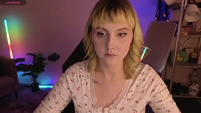 Roziett Belle online show from April 16, 2026, 9:10 am