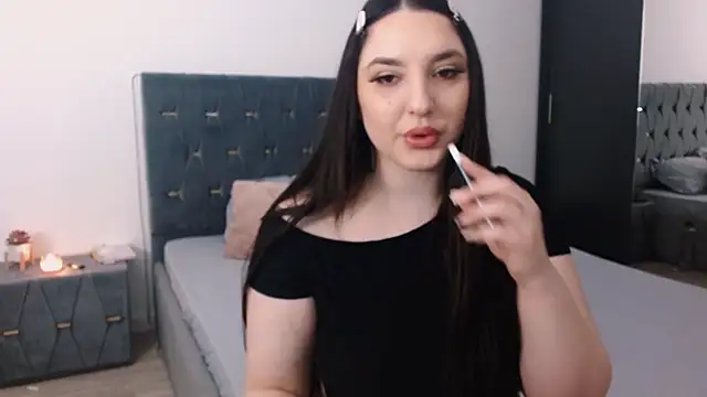 JaquelineLaurent online show from July 4, 2026, 10:03 pm