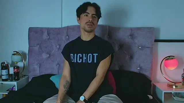 Snapshot of Ethan_Briggs_ chatting on February 18, 2026, 3:48 am Ethan Briggs online show from February 18, 2026, 3:48 am