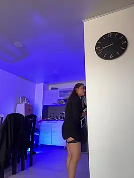 Pretty  Milf online show from April 8, 2026, 1:34 pm