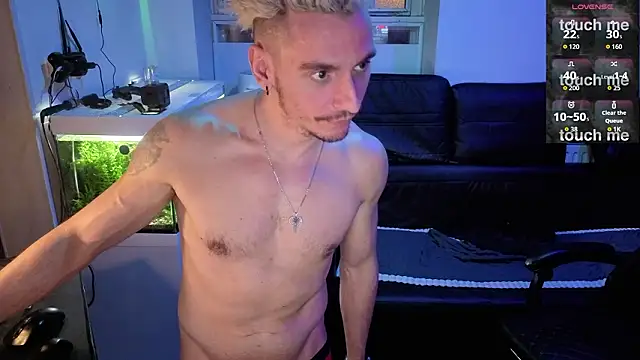 Rayzel White online show from February 3, 2026, 11:21 pm