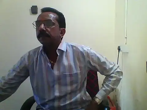 Snapshot of dream_king_1985 chatting on February 15, 2026, 6:14 am dream king 1985 online show from February 15, 2026, 6:14 am