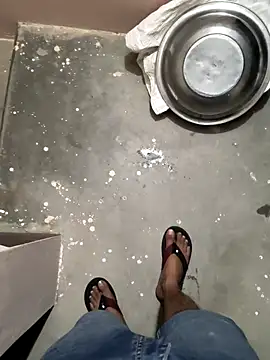 Hottlund6 online show from April 10, 2026, 1:51 pm