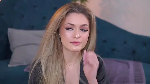 NayaQuinn online show from February 27, 2026, 8:19 pm