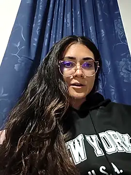 Snapshot of Freyarosse chatting on February 25, 2026, 3:40 am Freyarosse online show from February 25, 2026, 3:40 am