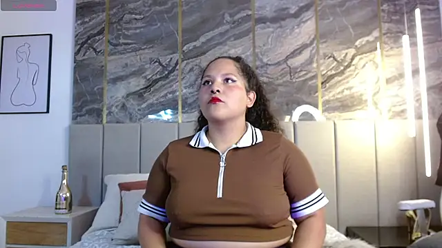 Snapshot of Lunea_kane chatting on January 15, 2026, 1:03 pm Lunea kane online show from January 15, 2026, 1:03 pm