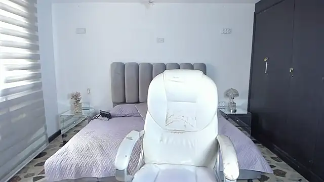 VictoriaRousse  online show from March 1, 2026, 5:24 pm