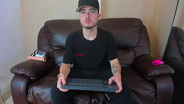 Salvattore Muller online show from April 13, 2026, 10:25 pm