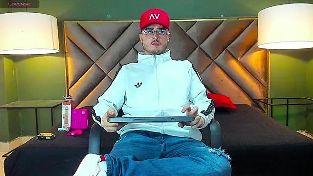 Snapshot of Salvattore_Muller chatting on February 28, 2026, 11:48 pm Salvattore Muller online show from February 28, 2026, 11:48 pm