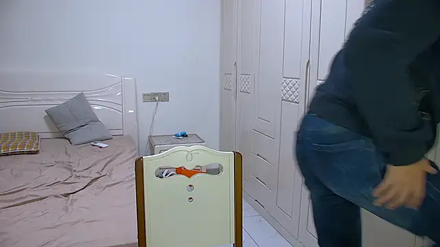 Chocolates-001 online show from March 17, 2026, 10:07 am